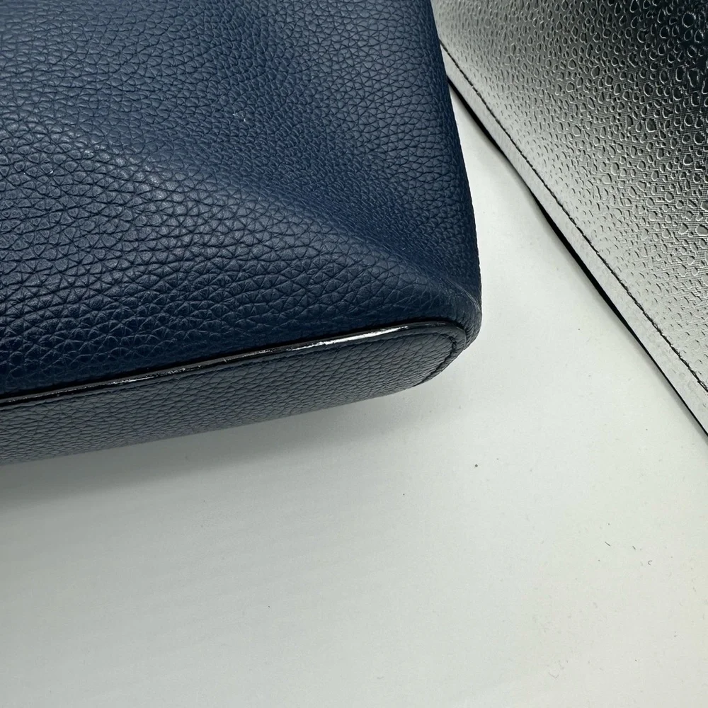 Tory Burch Blue Leather Tote Bag with Gold Logo - Picture 6 of 9